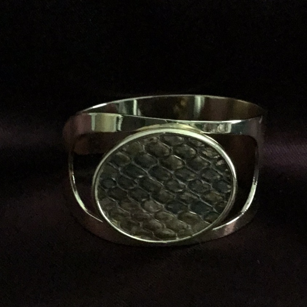 Bracelet - Picture 1 of 2